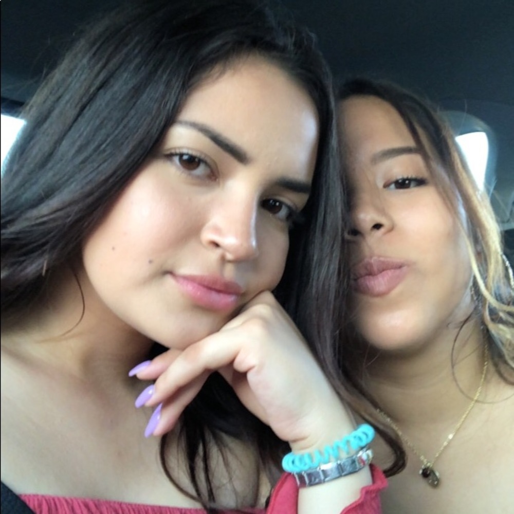 Meet Your Posher, Viviana!